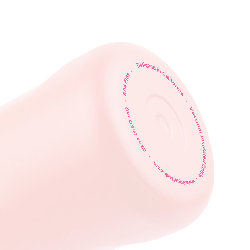 Detailaufnahme des rosa Flaschenbodens der AquaFlask Sports Lid Bottle Edelstahl Trinkflasche 650 ml (22 oz)