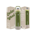 Grün AquaFlask Colorwave Chill Bottle Edelstahl Trinkflasche 650 ml (22 oz) mit Schraubdeckel neben Originalverpackung in Cedarwood