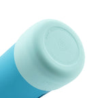 Detailaufnahme des türkisen Schutz-Boots der AquaFlask Colorwave Flip Sip Lid Collection Edelstahl Trinkflasche 650 ml (22 oz)