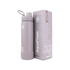 Lila AquaFlask Earth Collection Edelstahl Trinkflasche 650 ml (22 oz) mit Schraubdeckel, Haltegriff und Schutz-Boot neben Originalverpackung in Dusty Rose