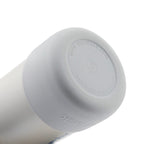 Detailaufnahme des silbernen Edelstahlgebürstet Schutz-Boots der AquaFlask Colorwave Flip Sip Lid Collection Edelstahl Trinkflasche 650 ml (22 oz)