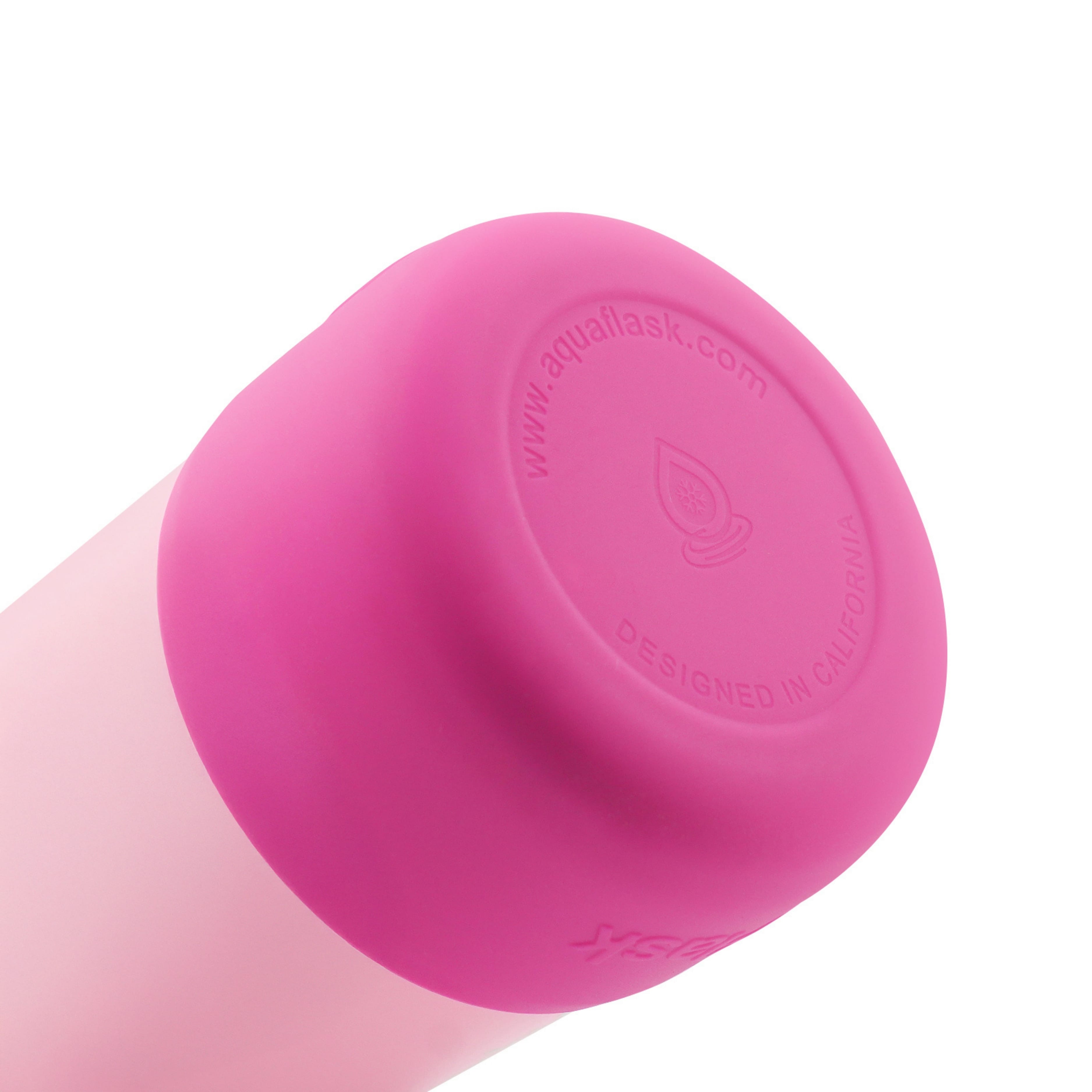 Detailaufnahme des rosa Schutz-Boots der AquaFlask Colorwave Flip Sip Lid Collection Edelstahl Trinkflasche 650 ml (22 oz)