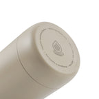 Detailaufnahme des beigen Flaschenbodens der AquaFlask Flow Collection Edelstahl Trinkflasche 750 ml (25 oz)