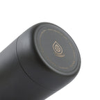 Detailaufnahme des silbernen Flaschenbodens der AquaFlask Flow Collection Edelstahl Trinkflasche 750 ml (25 oz)