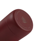 Detailaufnahme des roten Flaschenbodens der AquaFlask Flow Collection Edelstahl Trinkflasche 750 ml (25 oz)
