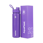 Lila AquaFlask Regular Edelstahl Trinkflasche 650 ml (22 oz) mit Flip-Top-Sportdeckel neben Originalverpackung in Grape
