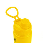 Detailaufnahme des gelben Flip-Top-Sportdeckels der AquaFlask Regular Edelstahl Trinkflasche 650 ml (22 oz) in Lemon Slush