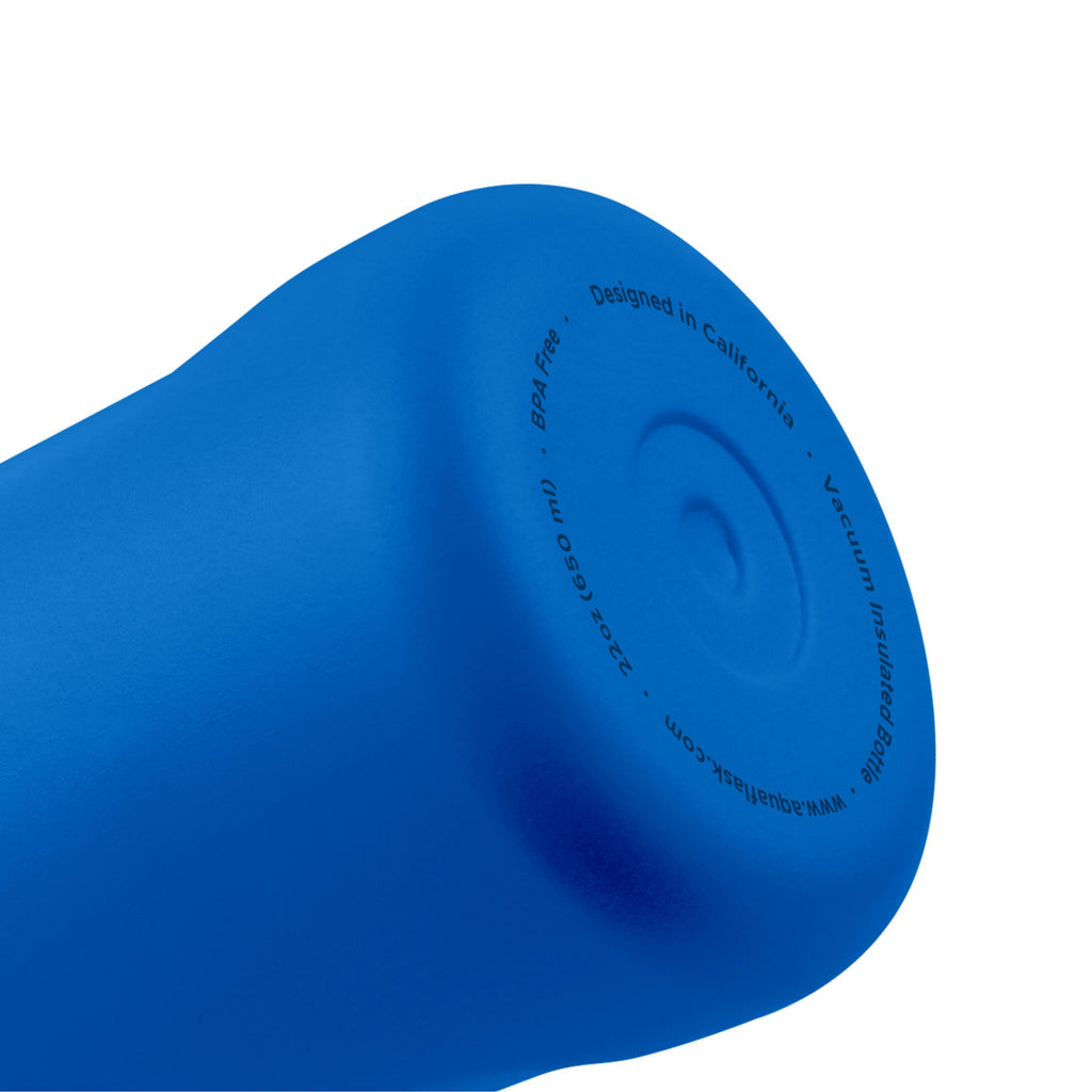 Detailaufnahme des blauen Flaschenbodens der AquaFlask Sports Lid Bottle Edelstahl Trinkflasche 650 ml (22 oz)