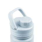 Detailaufnahme des blauen Sports Lid mit Haltegriff der AquaFlask Sports Lid Bottle Edelstahl Trinkflasche 650 ml (22 oz)