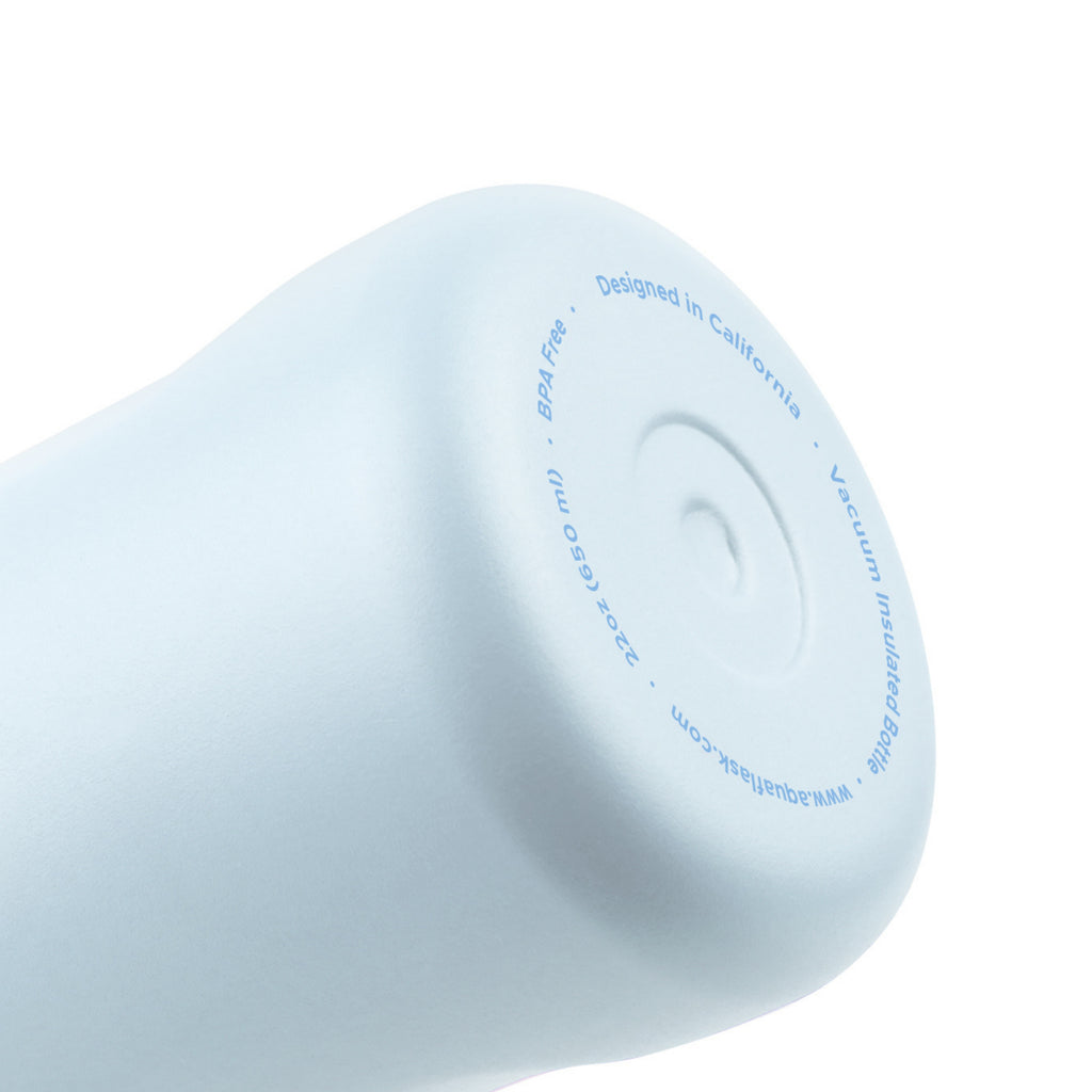 Detailaufnahme des blauen Flaschenbodens der AquaFlask Sports Lid Bottle Edelstahl Trinkflasche 650 ml (22 oz)