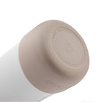Detailaufnahme des beigen Schutz-Boots der AquaFlask Colorwave Flip Sip Lid Collection Edelstahl Trinkflasche 650 ml (22 oz)